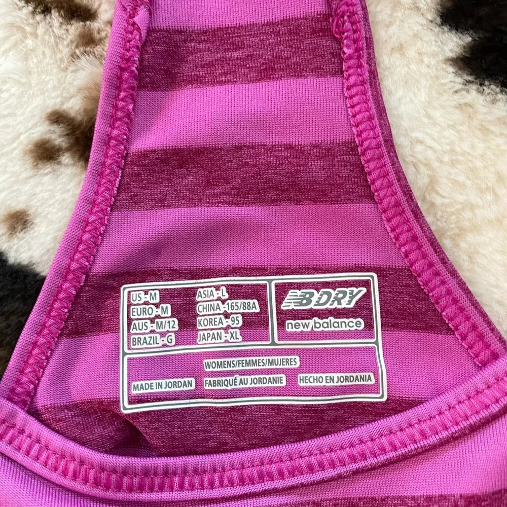 New Balance RazorBack TANK top size medium - Picture 5 of 6